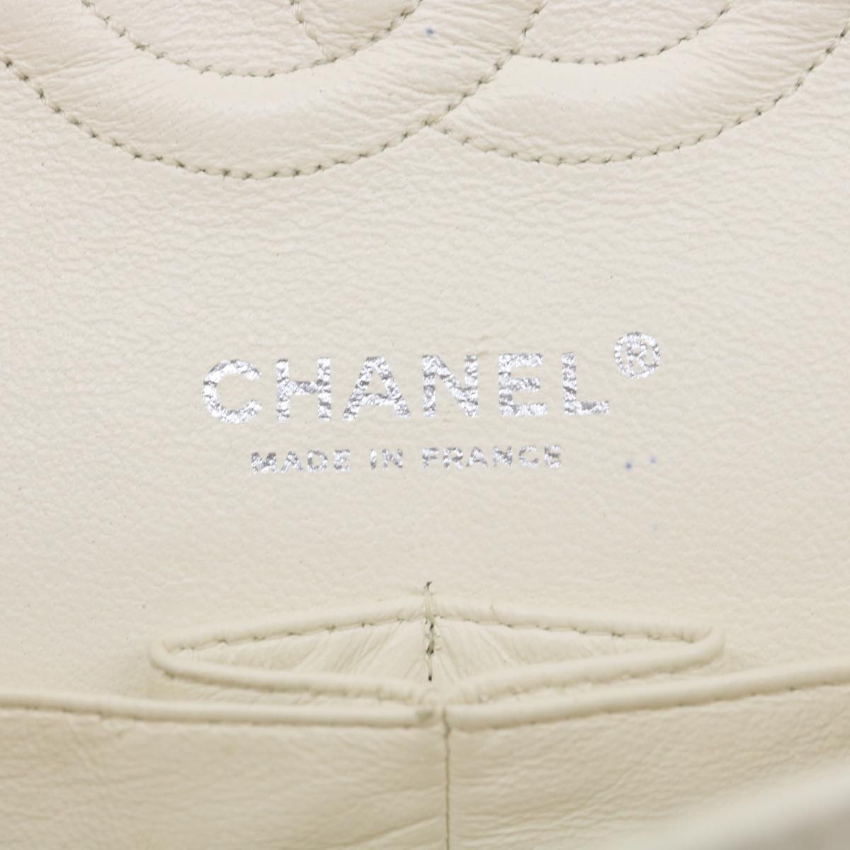 CHANEL Matelasse Double Flap Chain Shoulder Bag Caviar Skin White CC Auth knn085