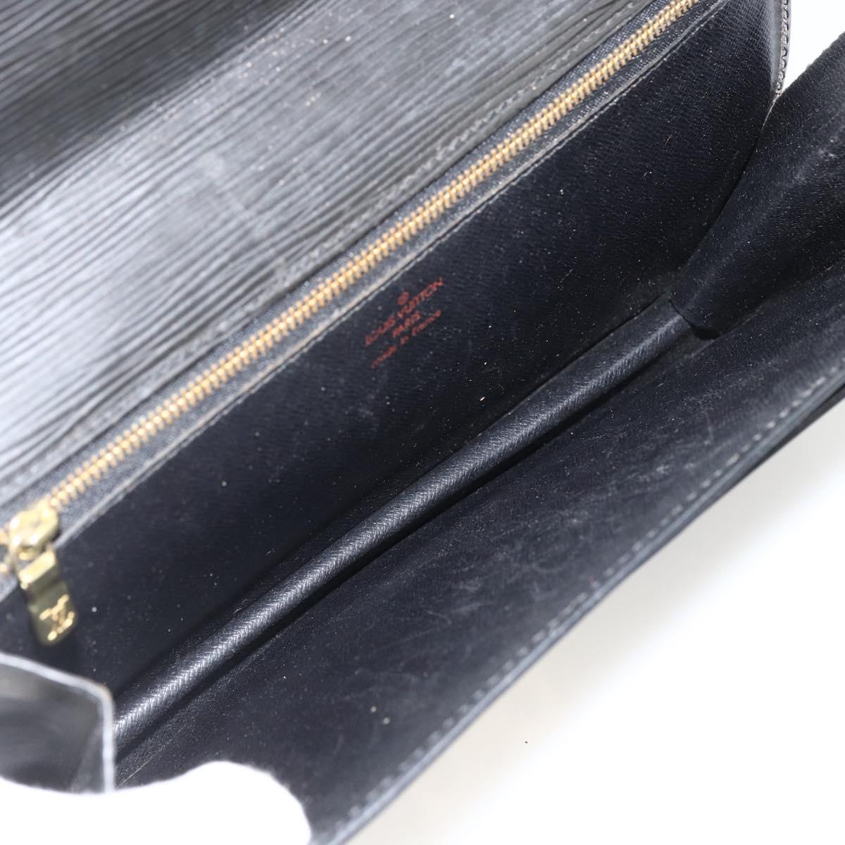 LOUIS VUITTON Epi Serie Dragonne Clutch Bag Black Noir M52612 LV Auth LNZ013