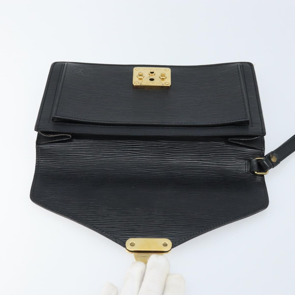 LOUIS VUITTON Epi Serie Dragonne Clutch Bag Black Noir M52612 LV Auth LNZ097