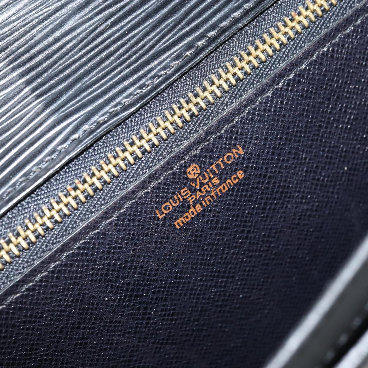 LOUIS VUITTON Epi Serie Dragonne Clutch Bag Black Noir M52612 LV Auth LNZ097