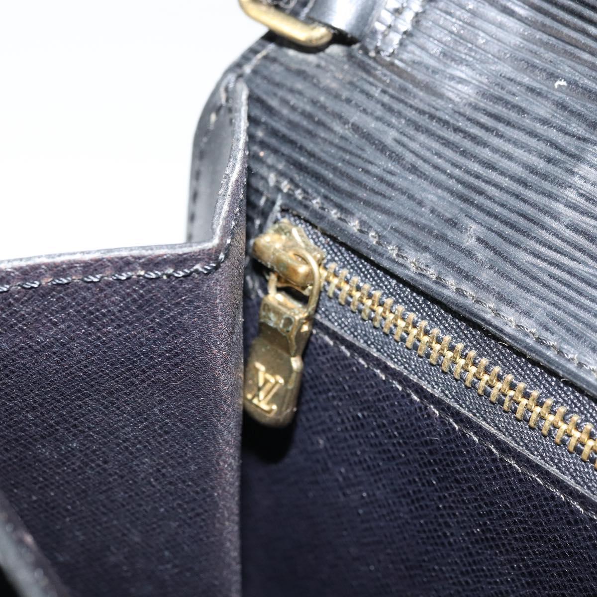 LOUIS VUITTON Epi Serie Dragonne Clutch Bag Black Noir M52612 LV Auth LNZ097