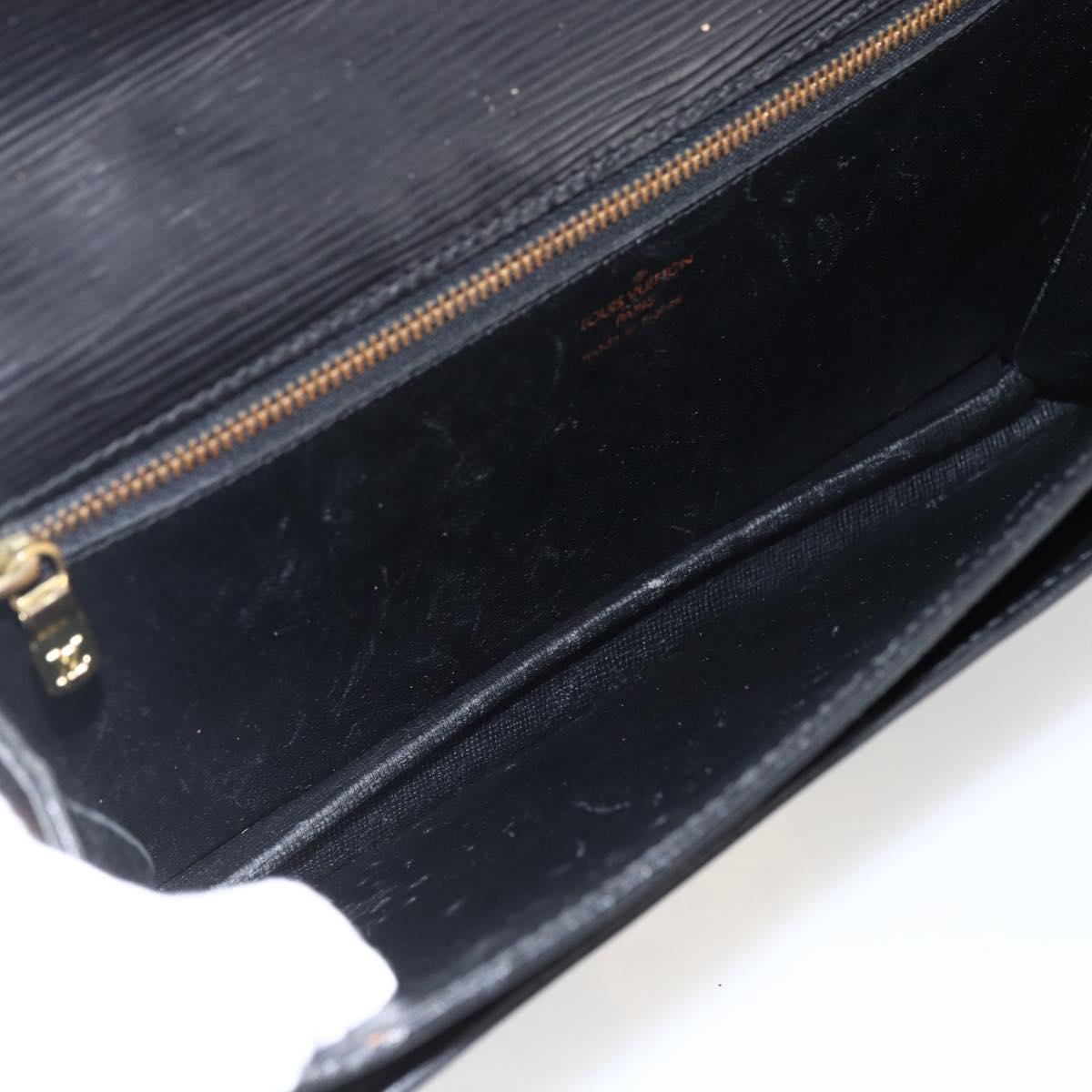 LOUIS VUITTON Epi Serie Dragonne Clutch Bag Black Noir M52612 LV Auth LNZ266