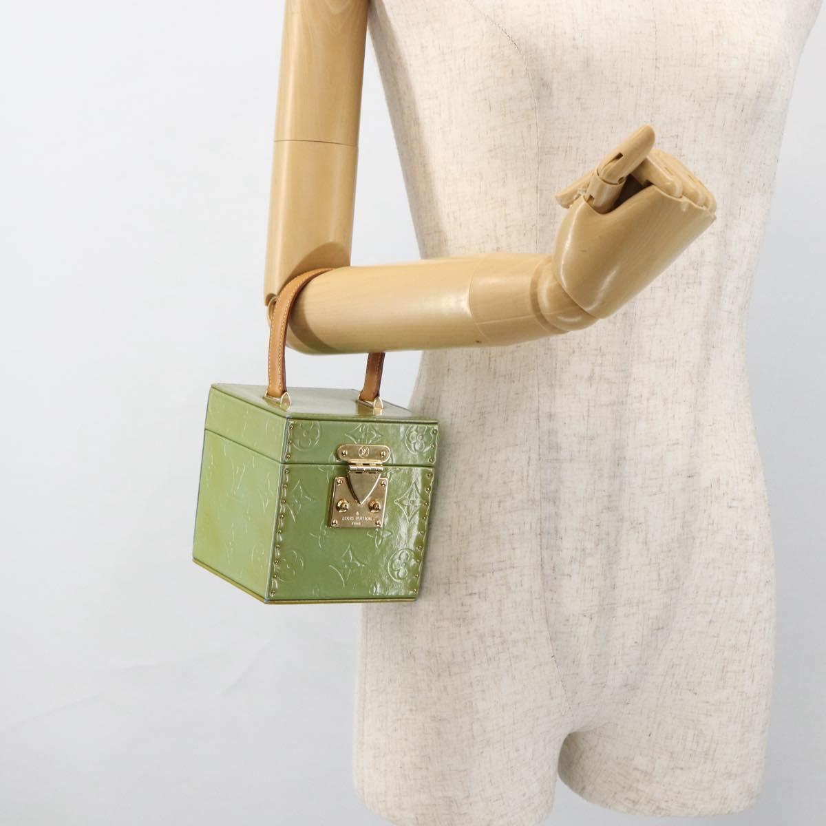 LOUIS VUITTON Vernis Bleecker Cosmetic Pouch Baby Blue M91003 Auth LNZ403