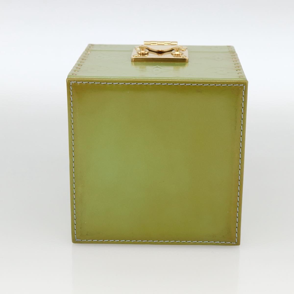 LOUIS VUITTON Vernis Bleecker Cosmetic Pouch Baby Blue M91003 Auth LNZ403