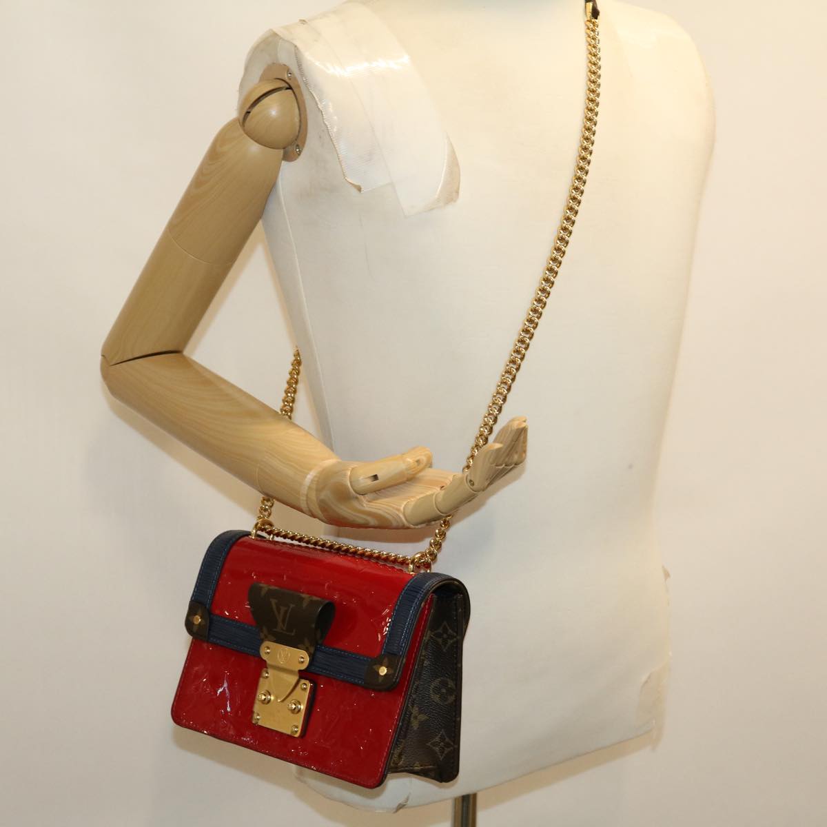 LOUIS VUITTON Vernis Wynwood Shoulder Bag Red scarlet M90517 LV Auth lt554SM