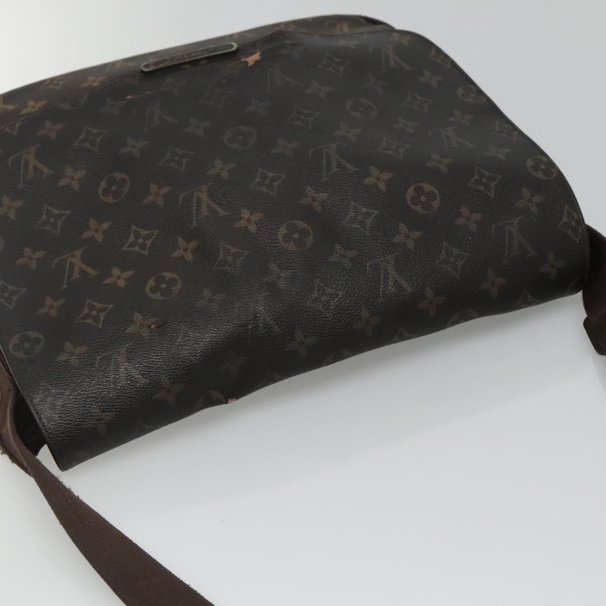 LOUIS VUITTON Monogram Messenger MM Beaubourg Shoulder Bag M97038 LV Auth mr1109