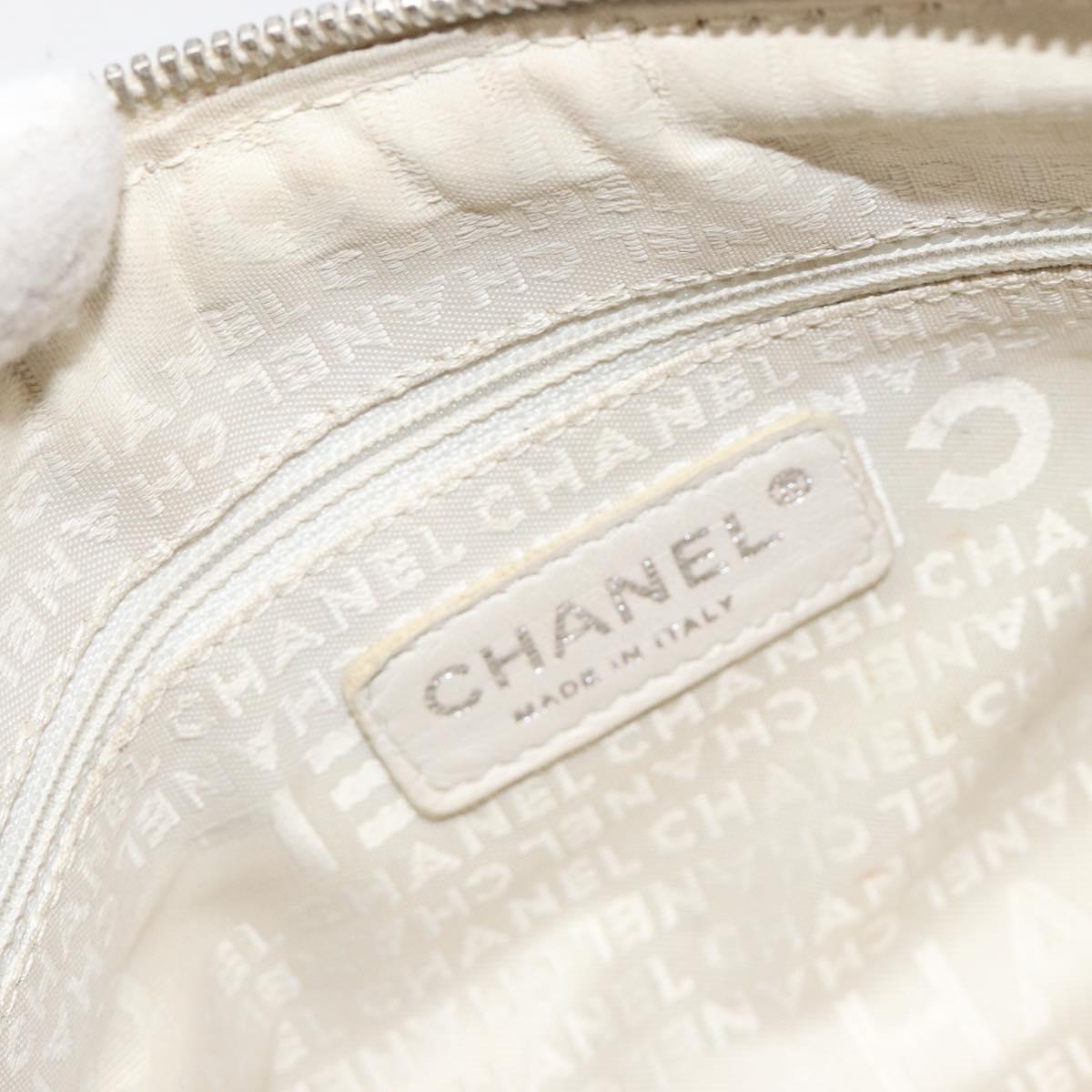 CHANEL Matelasse Chain Shoulder Bag Caviar Skin White Silver CC Auth mr2505