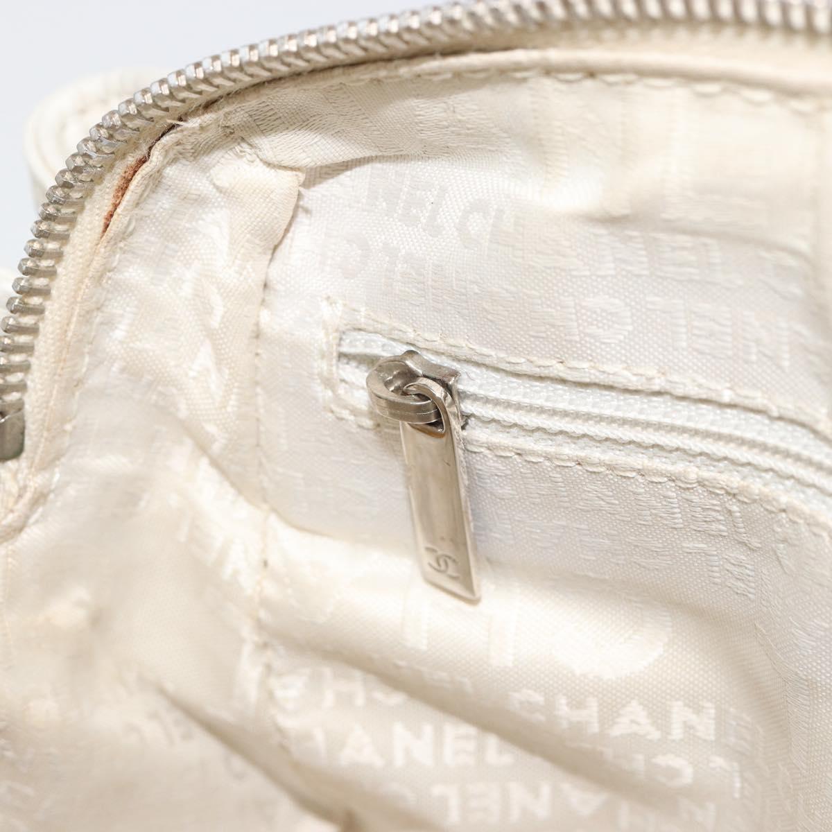 CHANEL Matelasse Chain Shoulder Bag Caviar Skin White Silver CC Auth mr2505