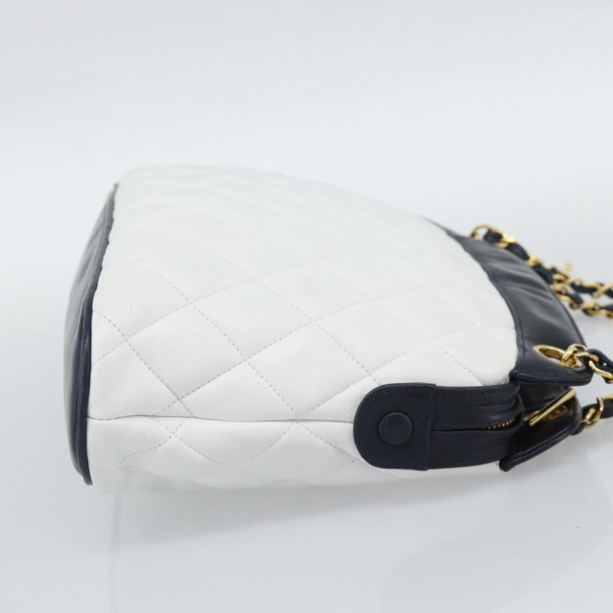 CHANEL Matelasse Chain Shoulder Bag Leather White Gold CC Auth mr2545V