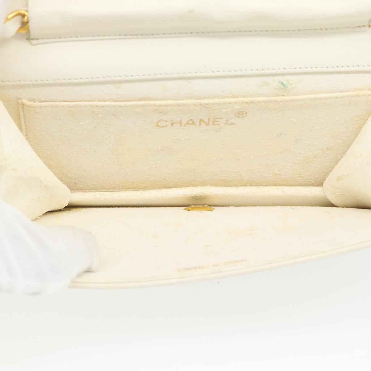 CHANEL Matelasse Chain Shoulder Bag Leather White Gold CC Auth mr2797