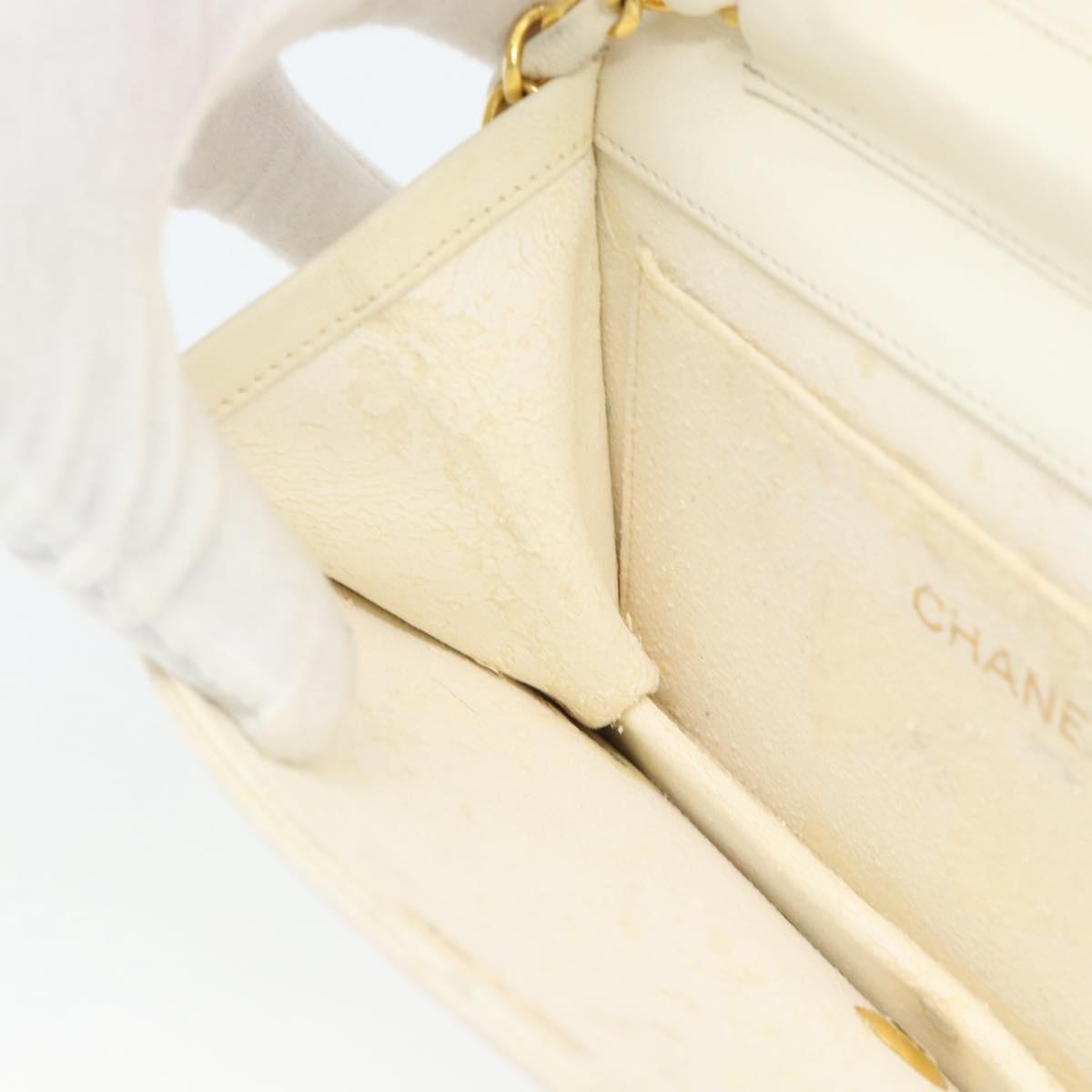 CHANEL Matelasse Chain Shoulder Bag Leather White Gold CC Auth mr2797