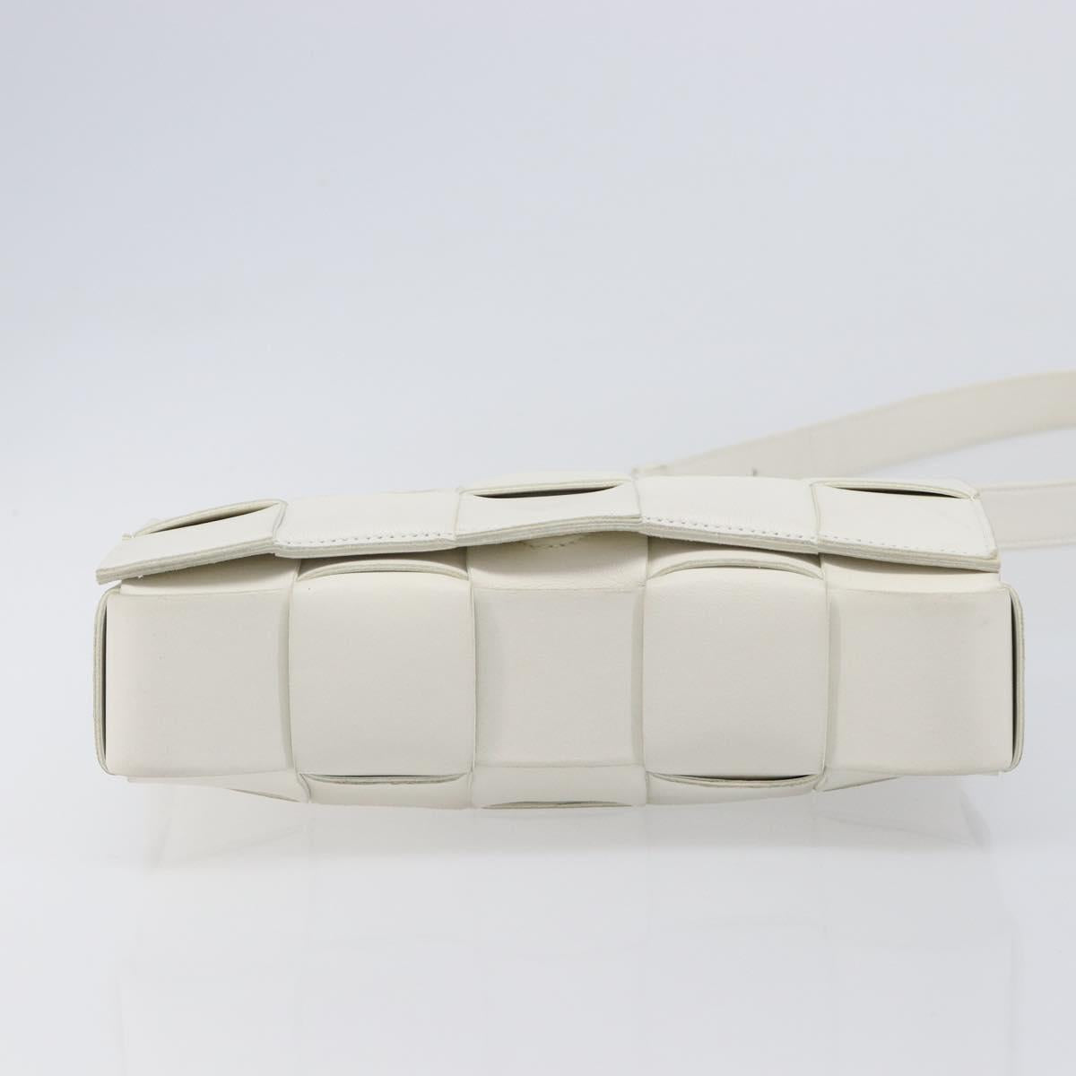 BOTTEGA VENETA MAXI INTRECCIATO Cassette Bag Leather White Silver Auth mr2874V