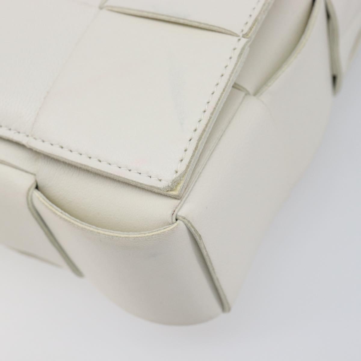 BOTTEGA VENETA MAXI INTRECCIATO Cassette Bag Leather White Silver Auth mr2874V