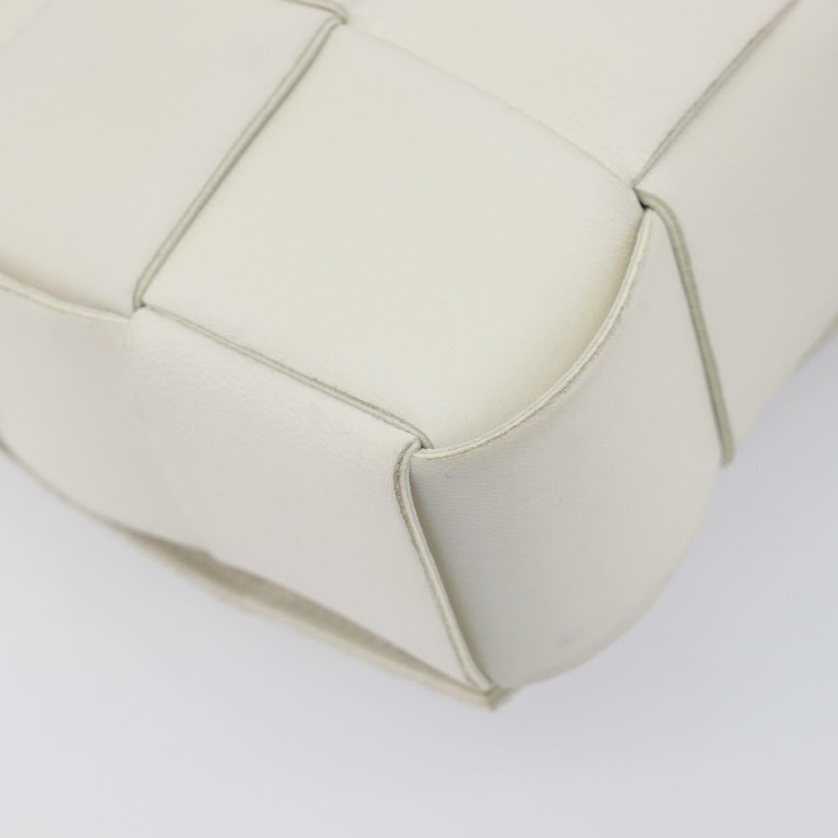 BOTTEGA VENETA MAXI INTRECCIATO Cassette Bag Leather White Silver Auth mr2874V