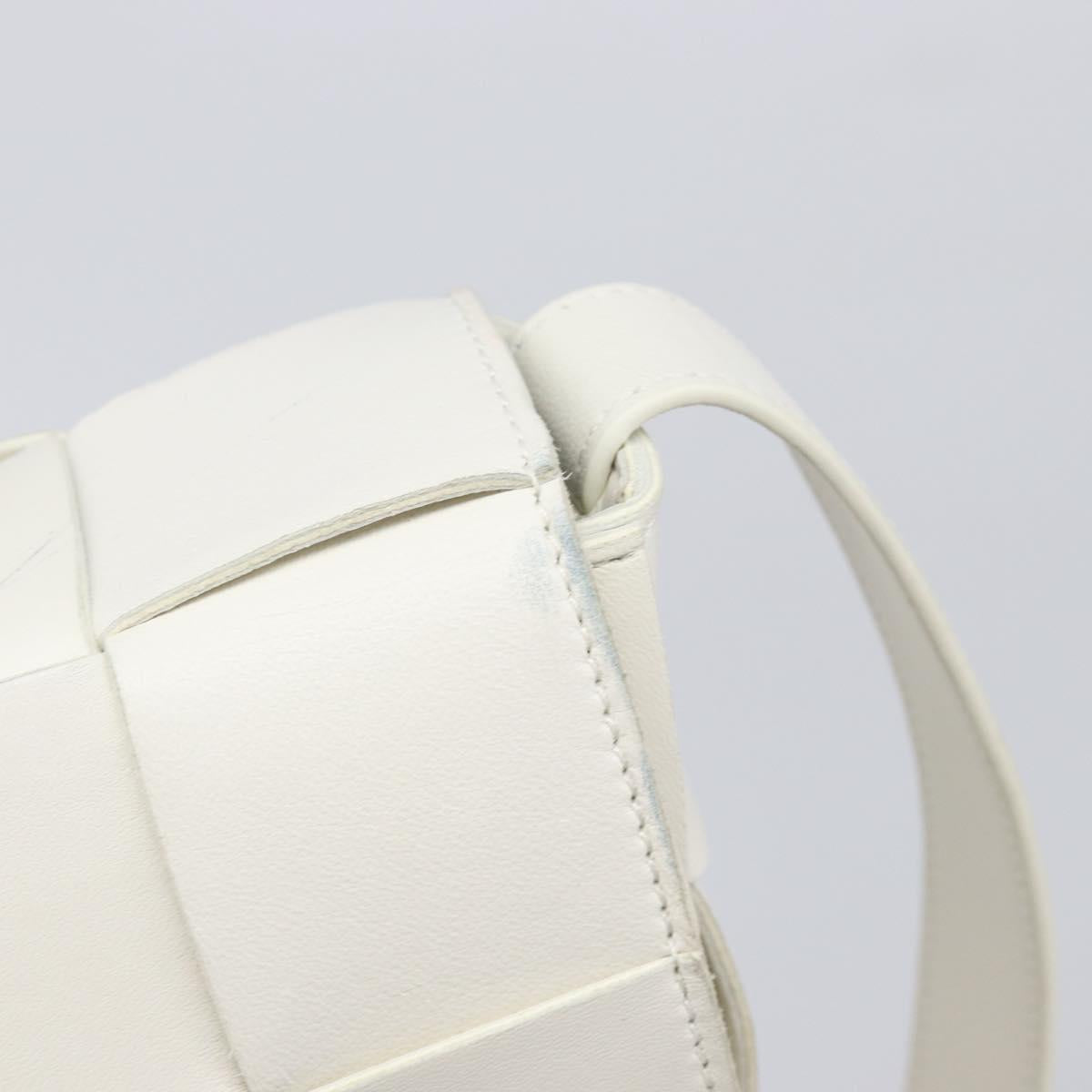 BOTTEGA VENETA MAXI INTRECCIATO Cassette Bag Leather White Silver Auth mr2874V