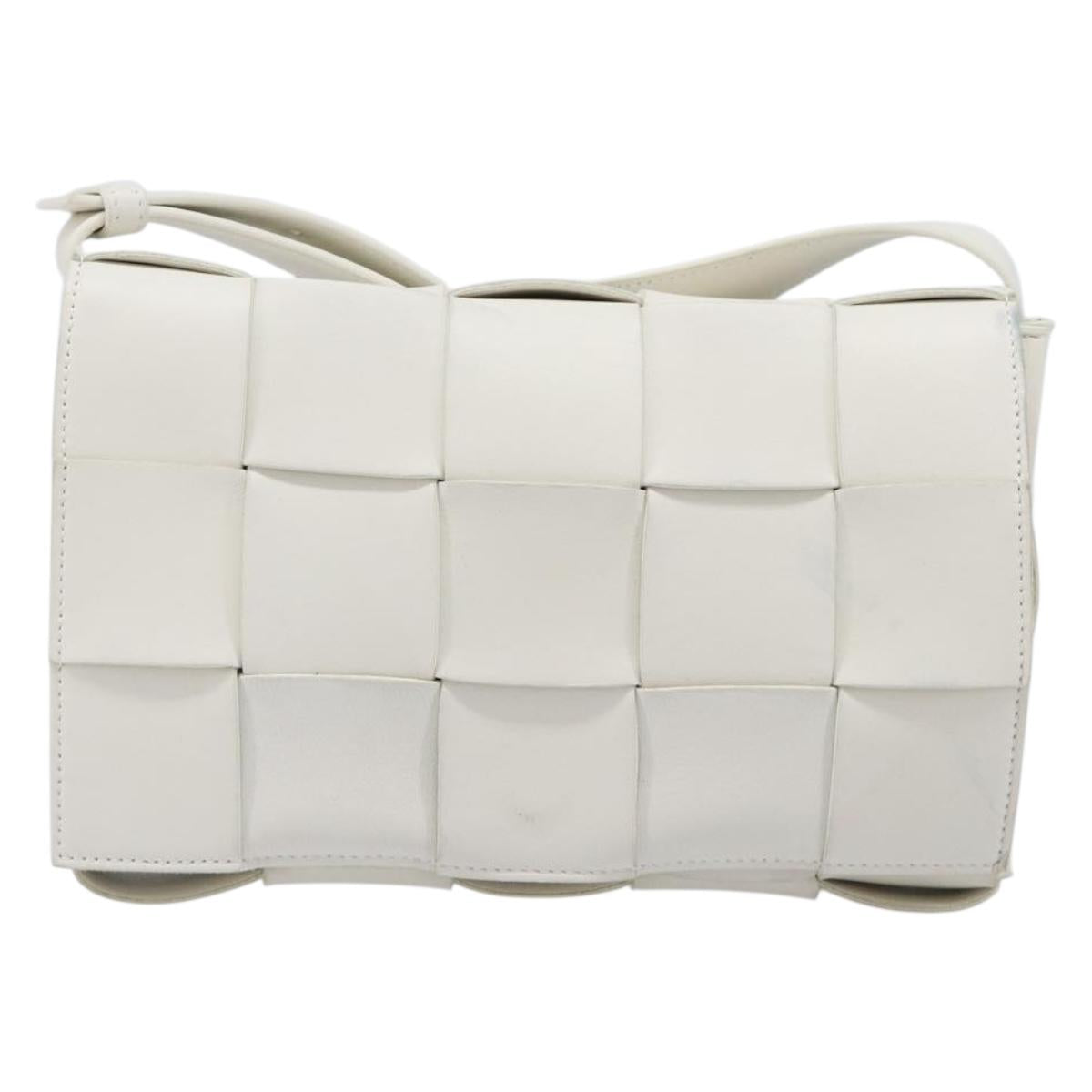 BOTTEGA VENETA MAXI INTRECCIATO Cassette Bag Leather White Silver Auth mr2874V