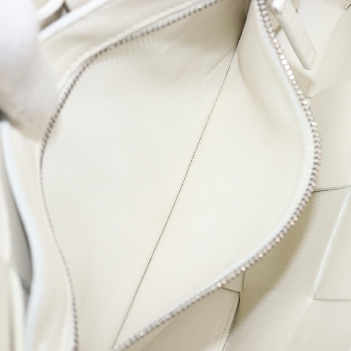 BOTTEGA VENETA MAXI INTRECCIATO Cassette Bag Leather White Silver Auth mr2874V
