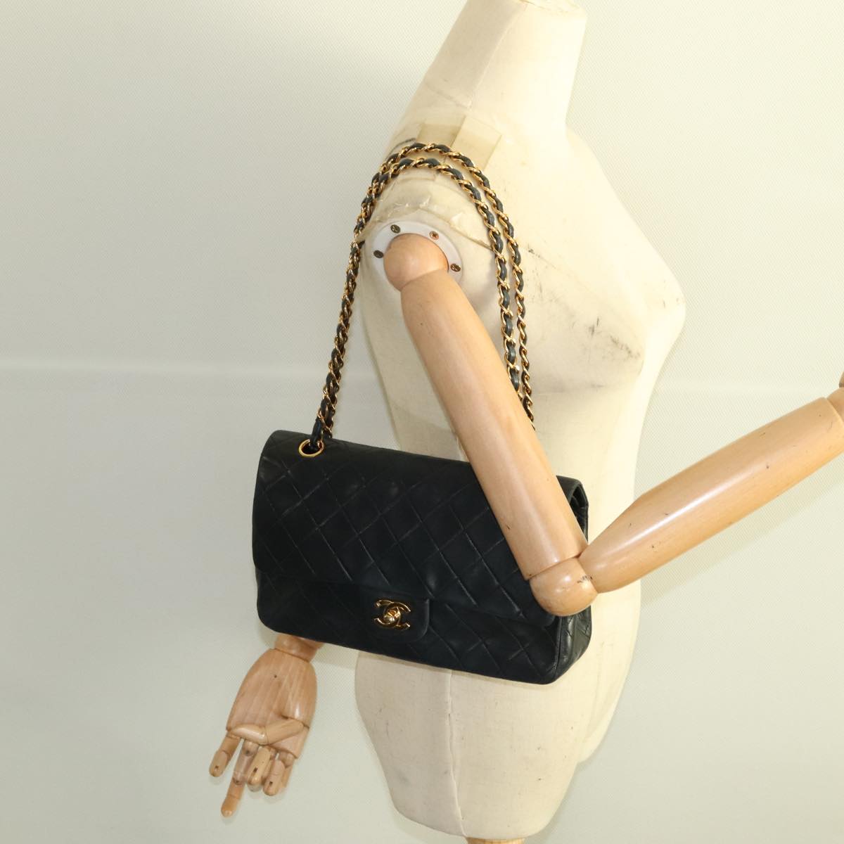 CHANEL Chain Matelasse 25 Shoulder Bag Lamb Skin Black Gold CC Auth PP032AV