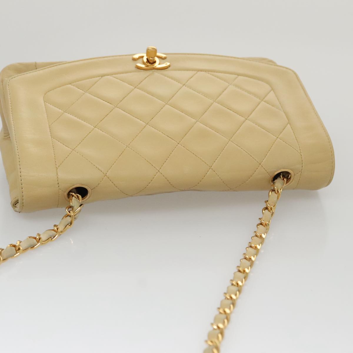 CHANEL Diana 25 Chain Shoulder Bag Lamb Skin Beige Gold CC Auth PP039