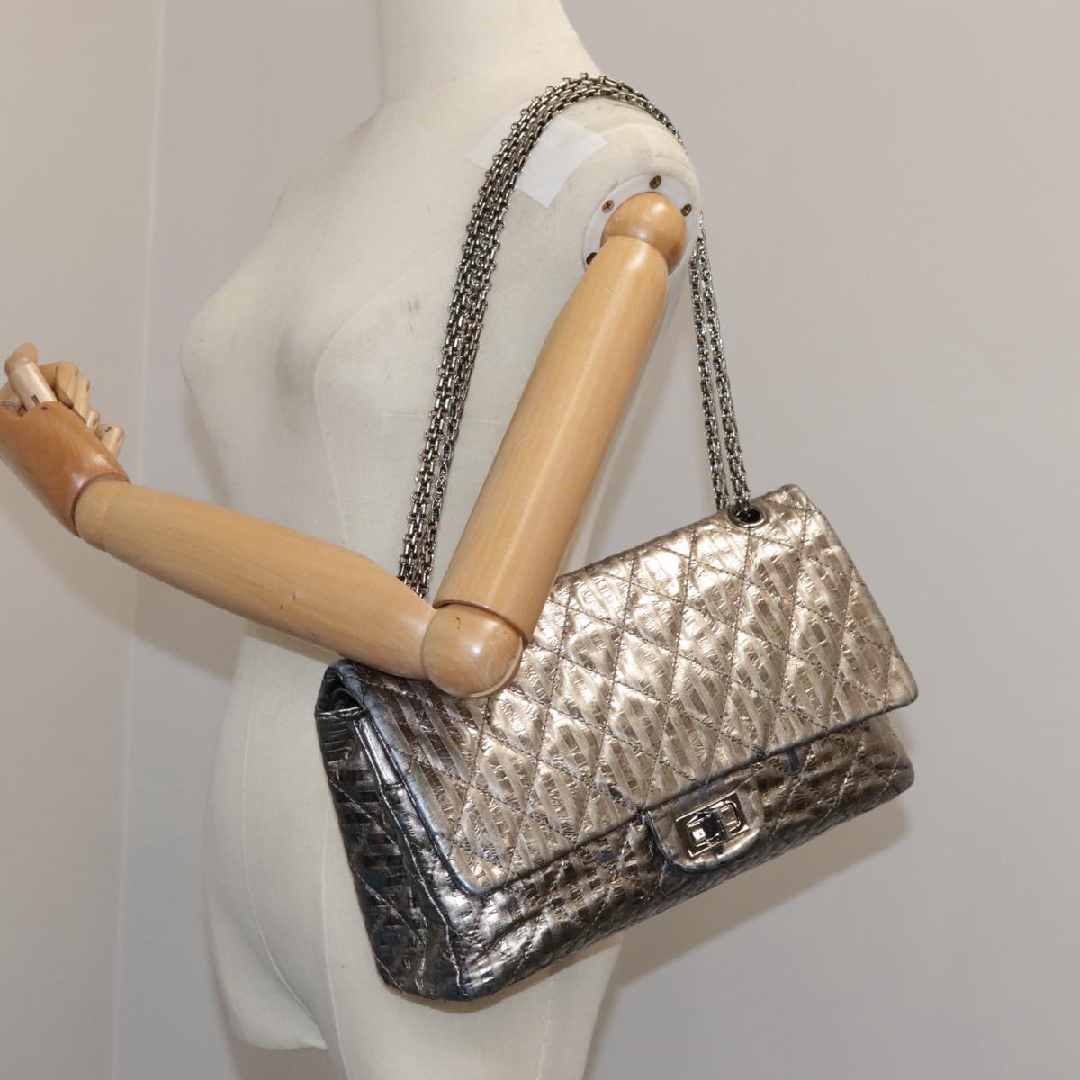 CHANEL Matelasse 25.5 Double Chain Bag Coated leather Silver tone CC Auth PP046