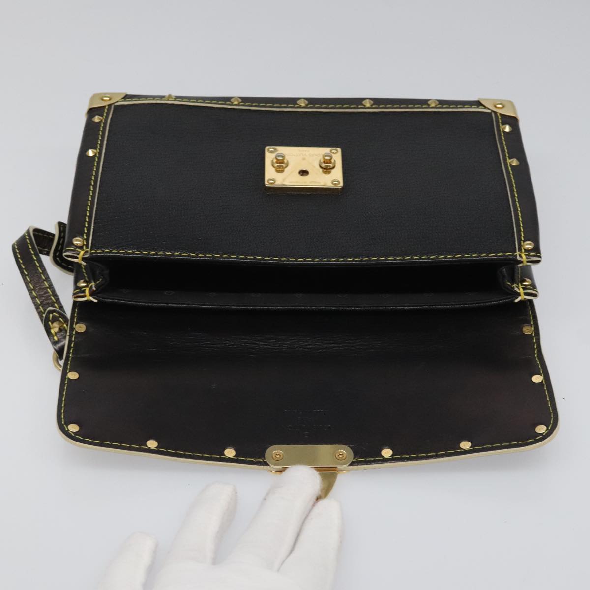 LOUIS VUITTON Suhari Emerble Shoulder Bag Leather Black M92849 LV Auth PP195V