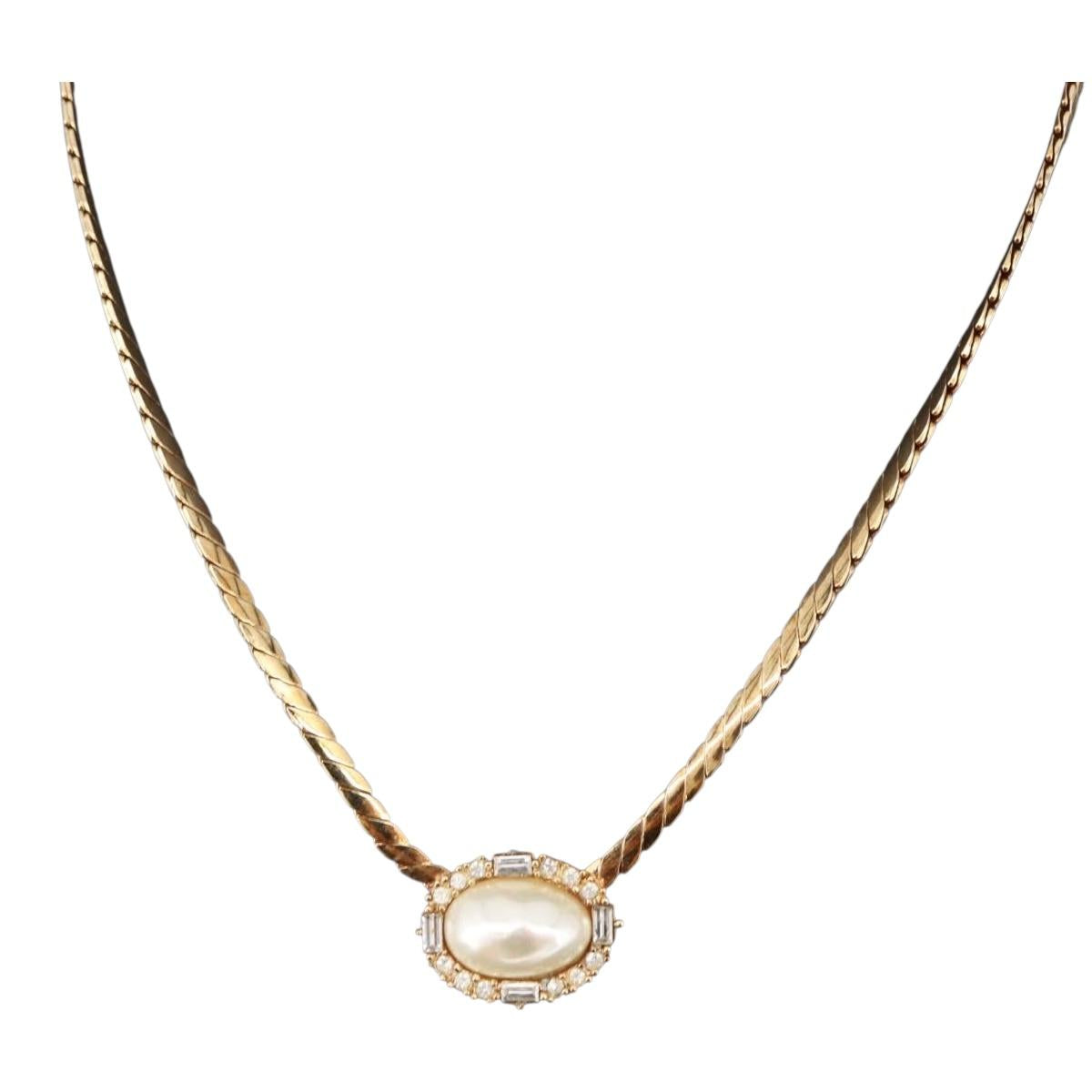 Christian Dior Oval Pearl Choker Necklace Metal Gold Tone Auth SW2530