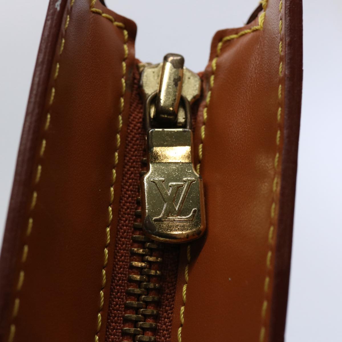 LOUIS VUITTON Epi Pochette Homme Clutch Bag Brown Zipang gold M52528 Auth th4383
