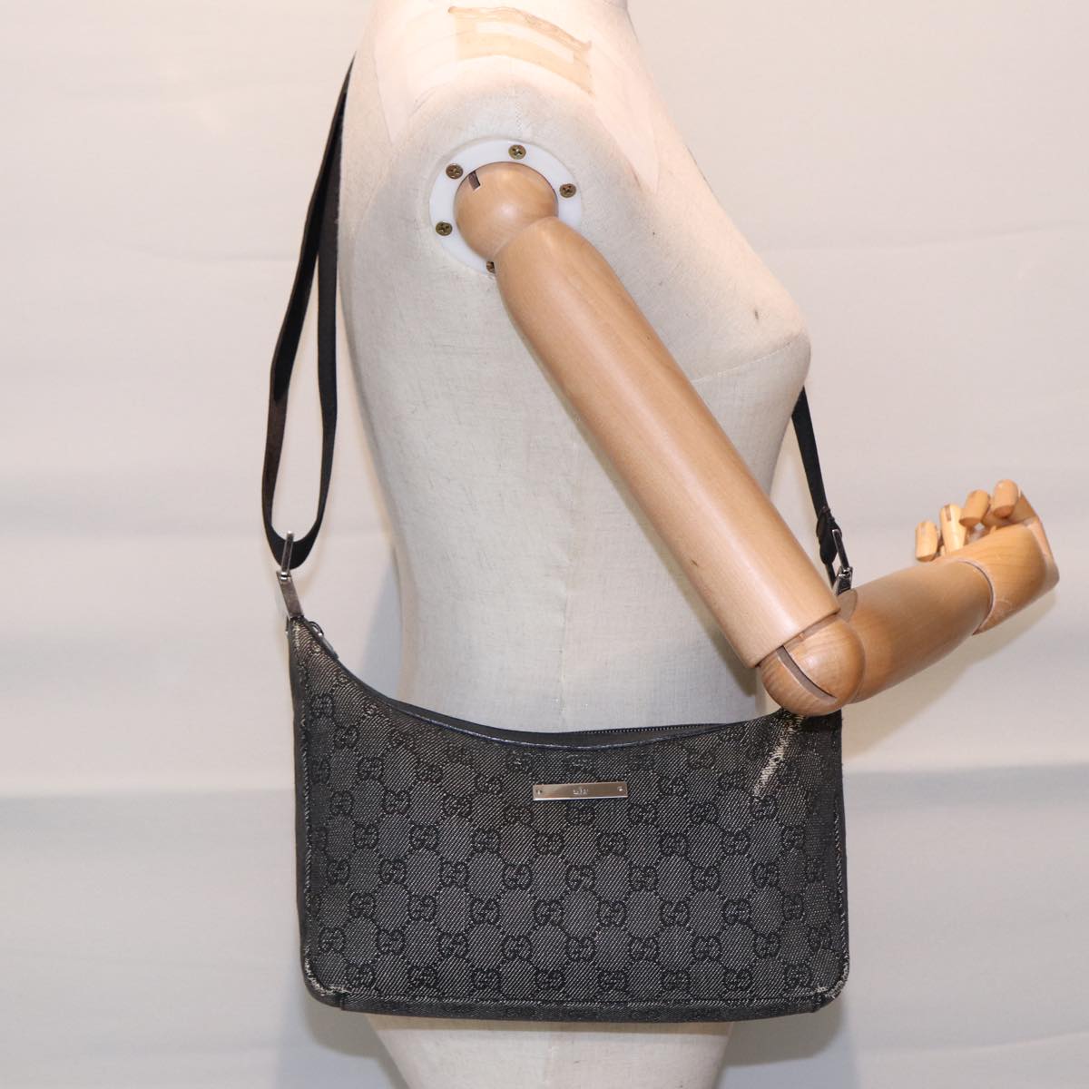 GUCCI GG Canvas Shoulder Bag Gray Silver 35098 Auth ti2032