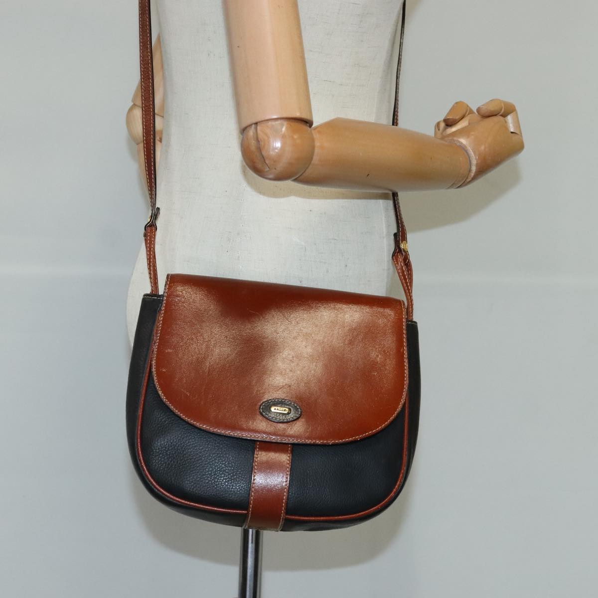 BALLY Shoulder Bag Leather Black Brown Auth ti2367