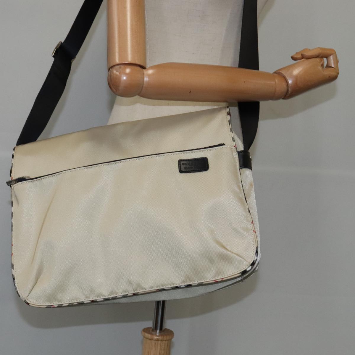 BURBERRY Nova Check Blue Label Shoulder Bag Nylon Beige Auth ti2477