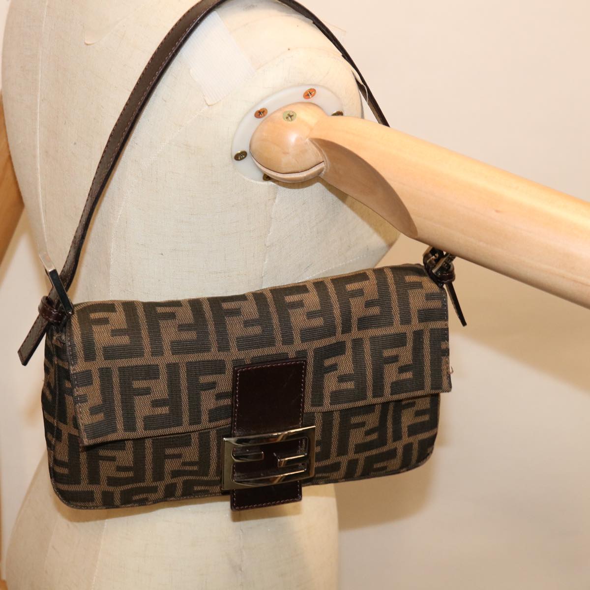 FENDI Zucca Canvas Mamma Baguette Shoulder Bag Brown Black Auth yk10477