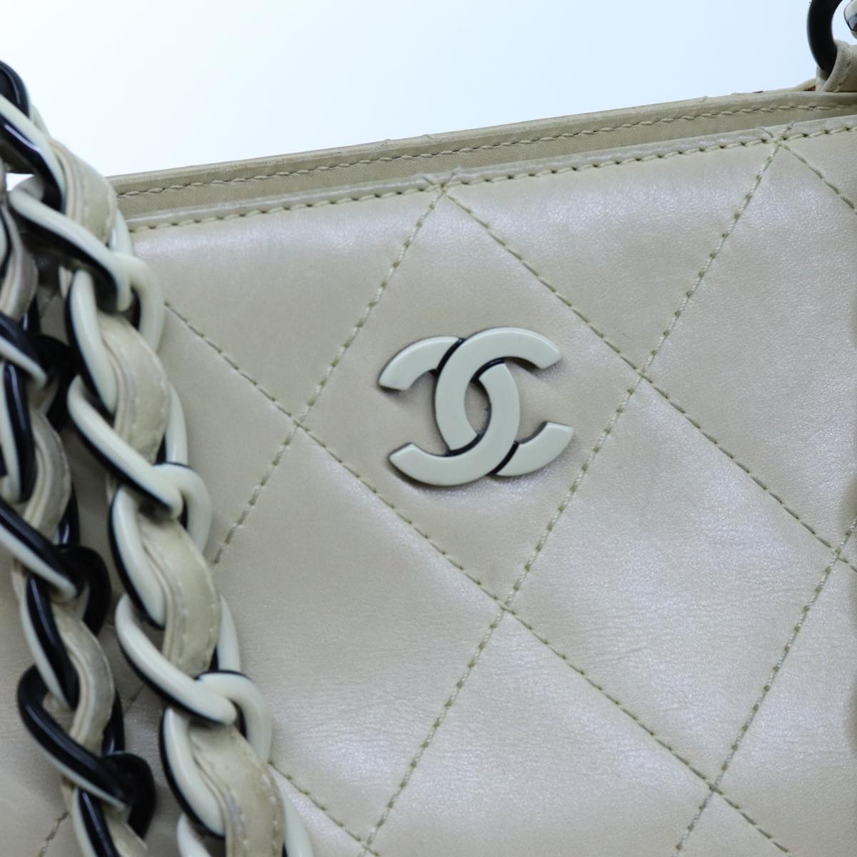 CHANEL Matelasse Chain Tote Bag Leather Beige CC Auth yk11588