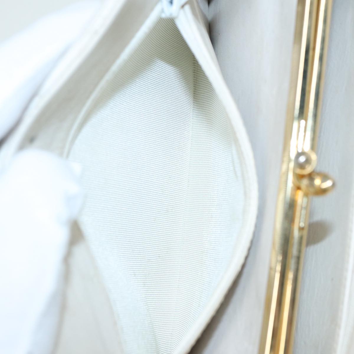 CHANEL V Stitch Chain Hand Bag Leather White CC Auth yk14103