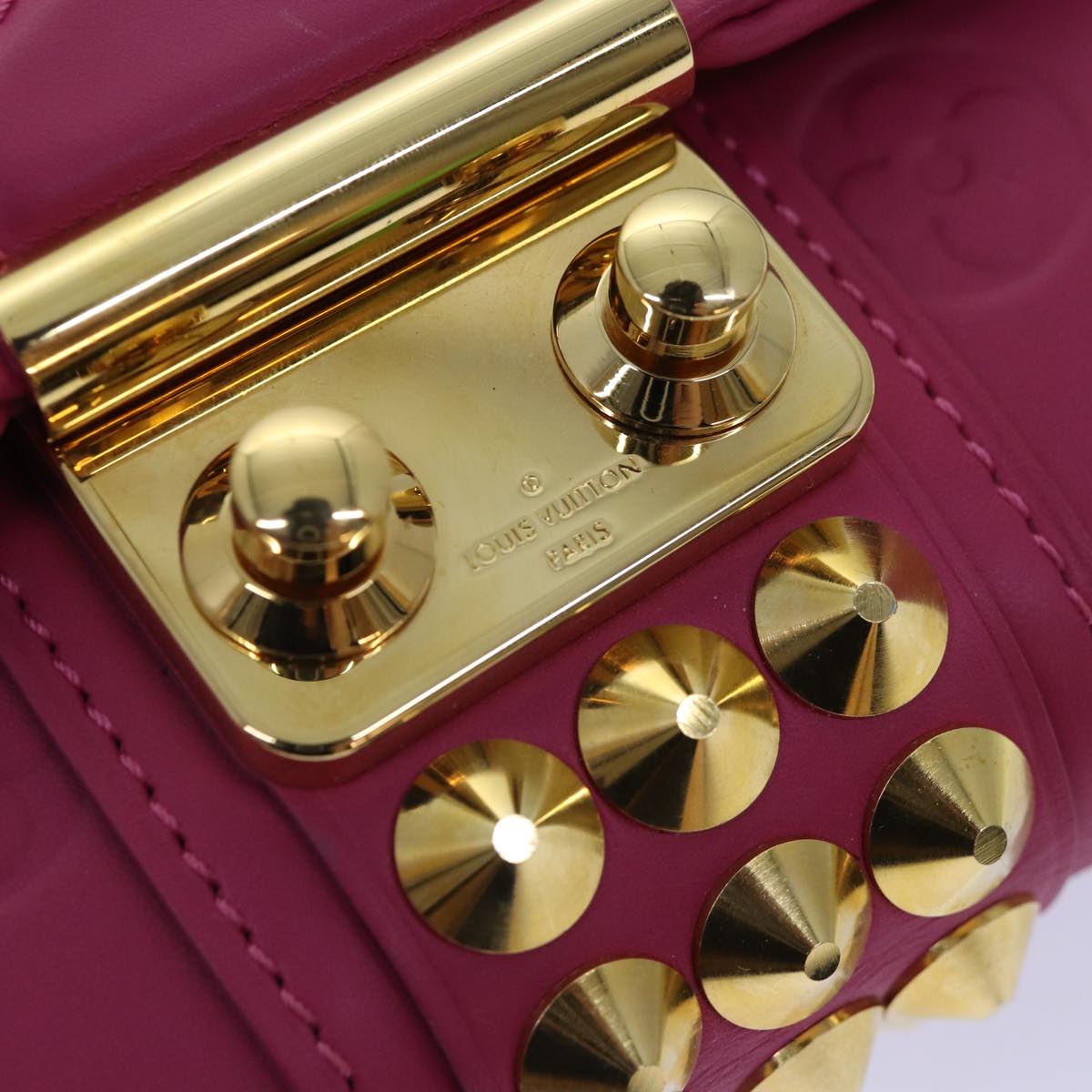 LOUIS VUITTON Monogram Pochette Courtney Bag Embossed leather Pink Auth yk14516SAV