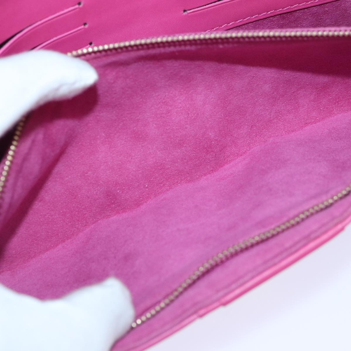 LOUIS VUITTON Monogram Pochette Courtney Bag Embossed leather Pink Auth yk14516SAV