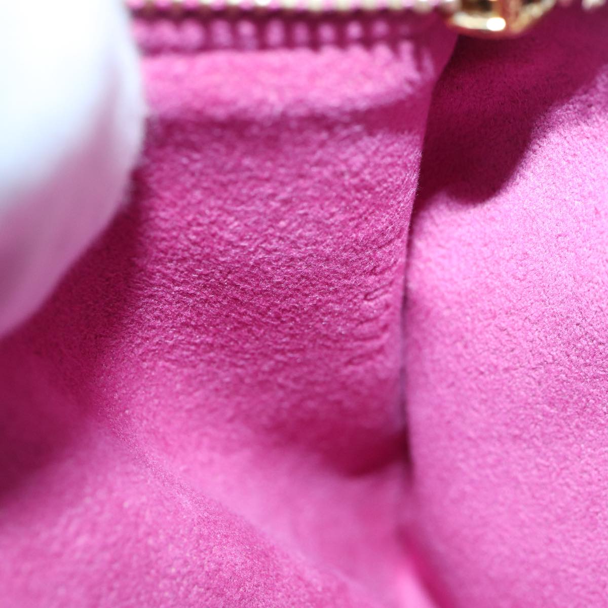 LOUIS VUITTON Monogram Pochette Courtney Bag Embossed leather Pink Auth yk14516SAV