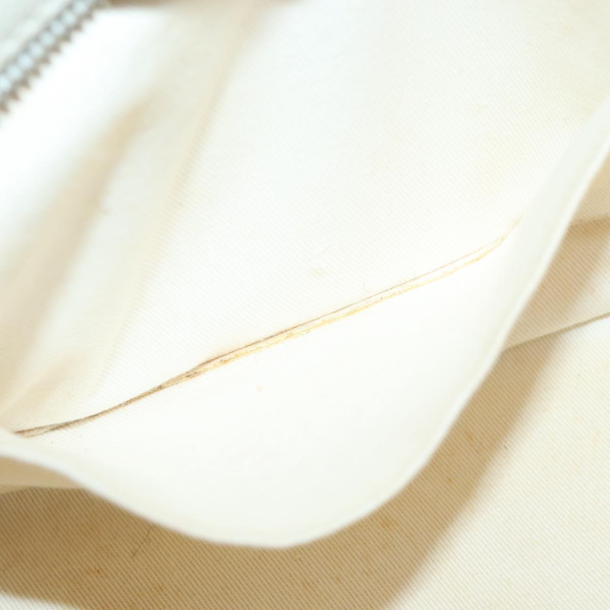 CHANEL Matelasse Chain Shoulder Bag Calf Skin White Silver CC Auth yk14601