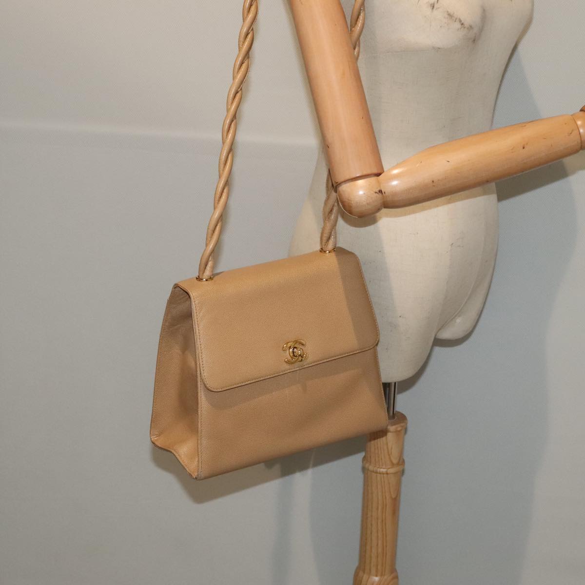 CHANEL Turn Lock Shoulder Bag Caviar Skin Beige Gold CC Auth yk14960V