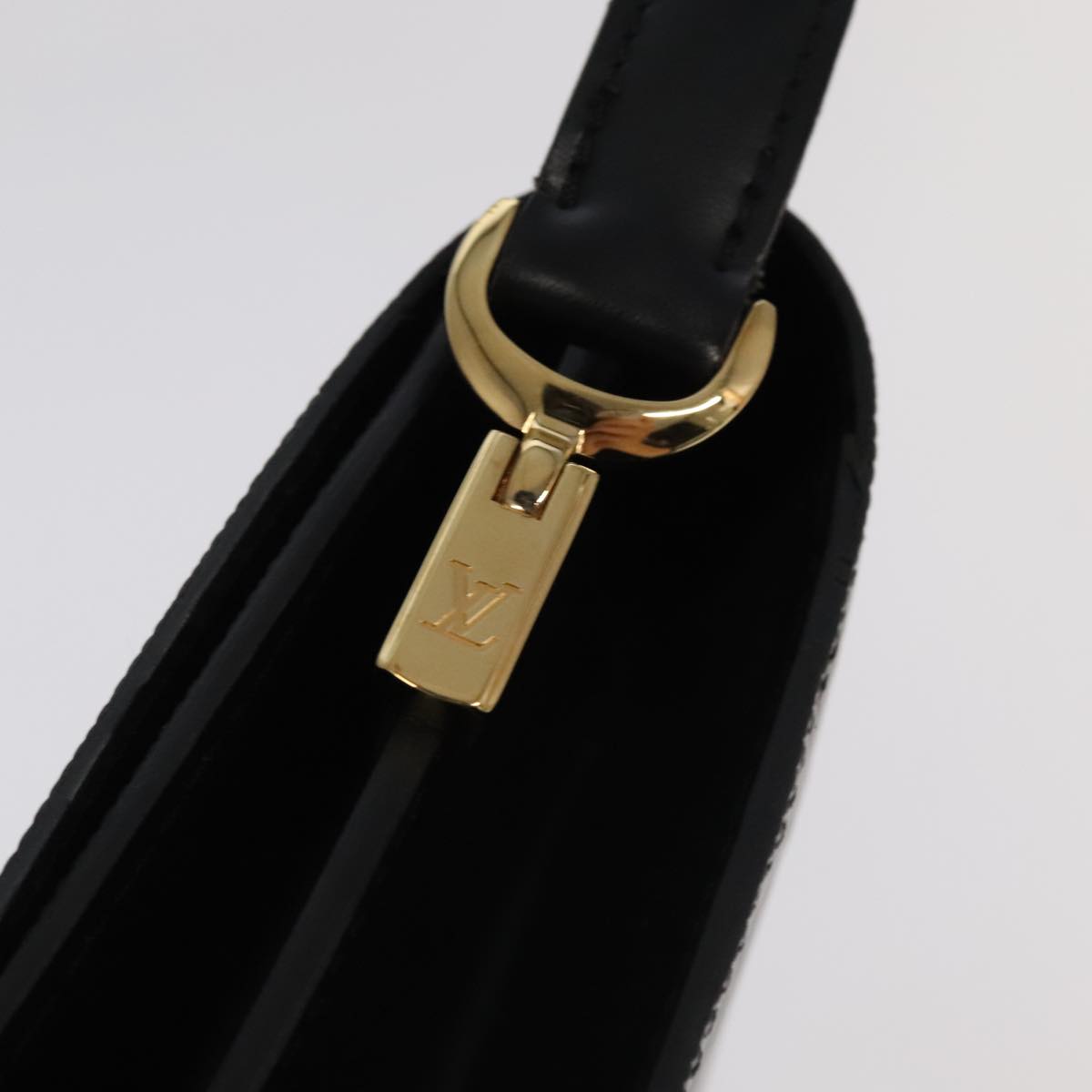 LOUIS VUITTON Epi Free Run Shoulder Bag Black M52402 LV Auth yk15517