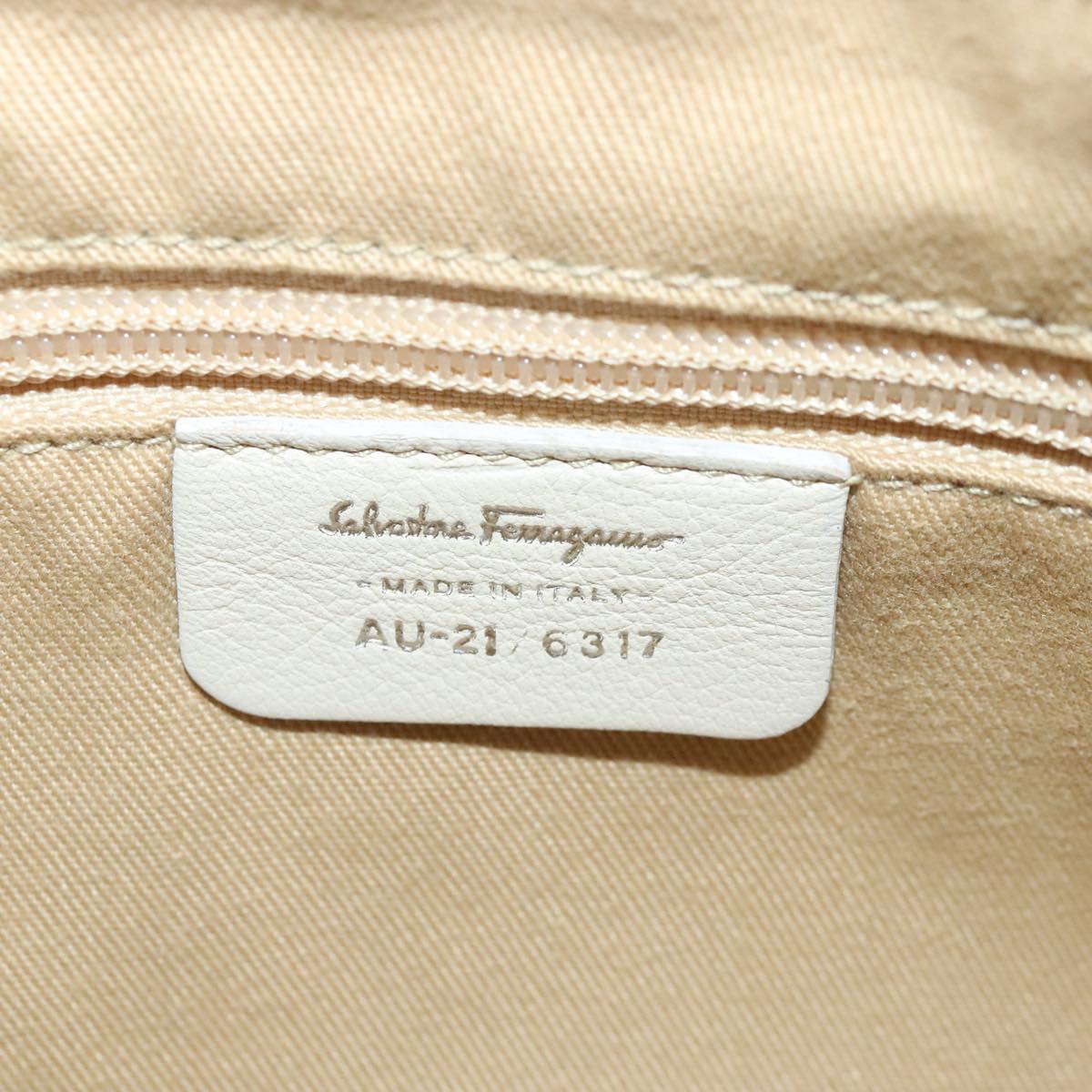 Salvatore Ferragamo Gancini Hand Bag Leather Beige Silver Auth yk16104