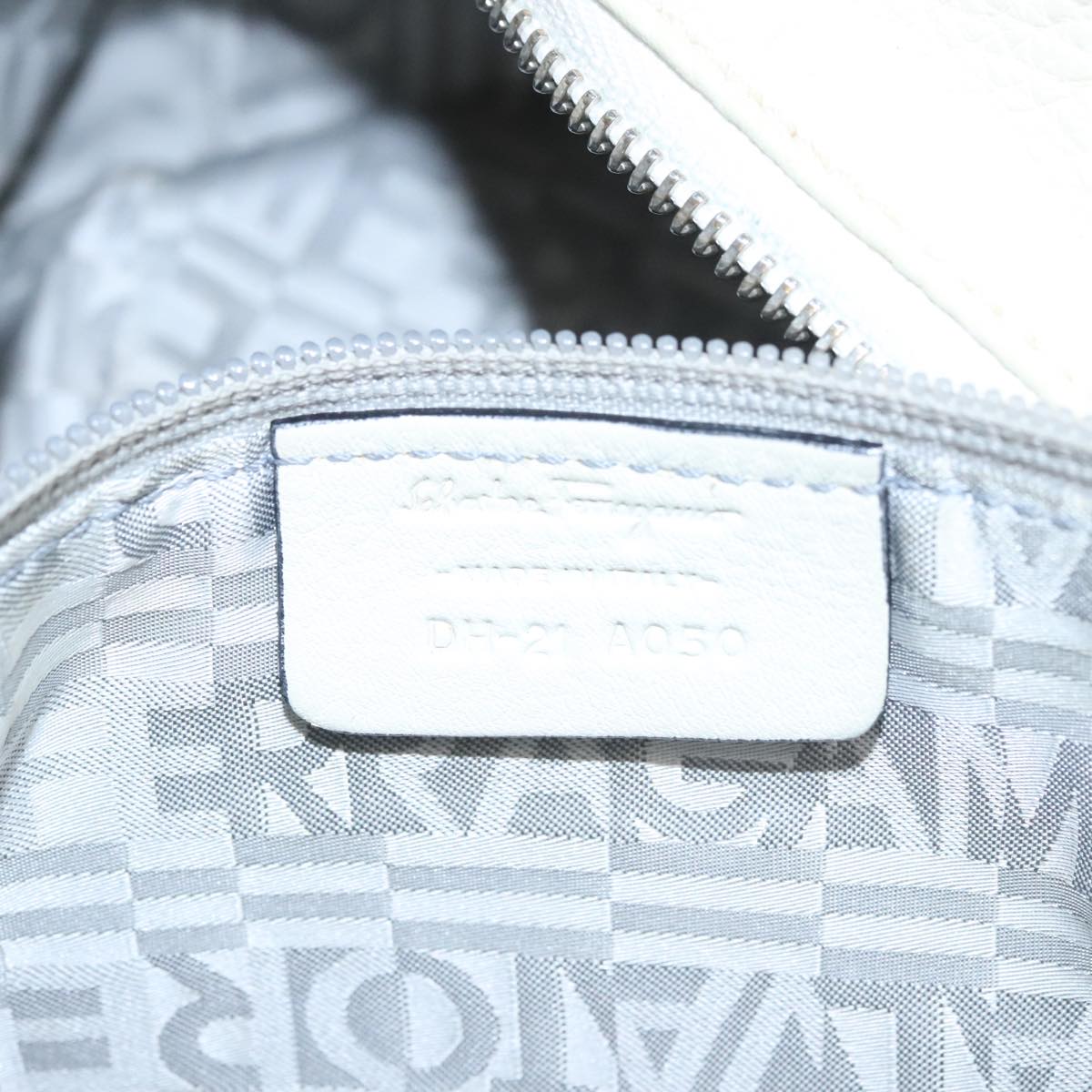 Salvatore Ferragamo Gancini Hand Bag Leather White Silver Auth yk16589