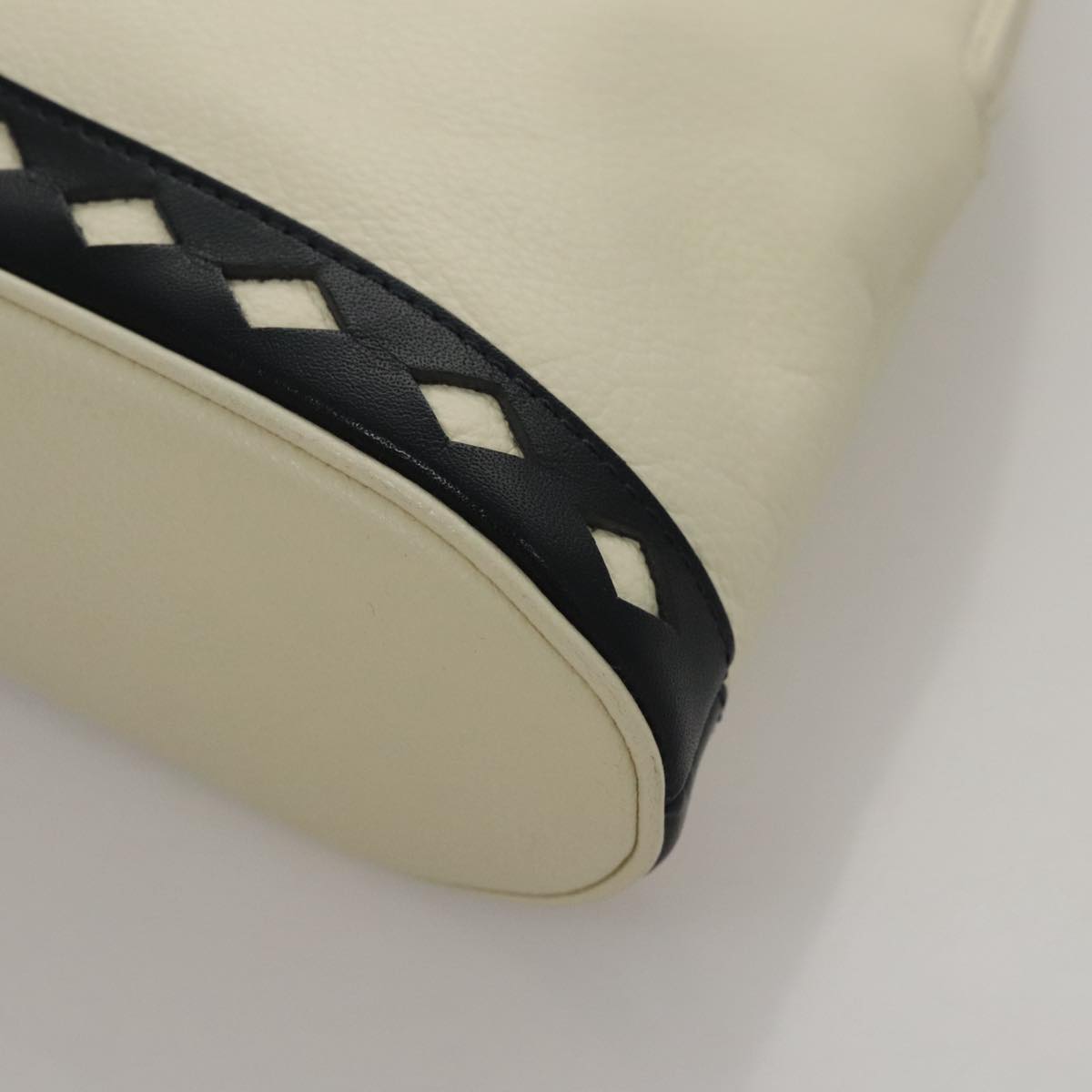 SAINT LAURENT Hand Bag Leather White Auth yk16838