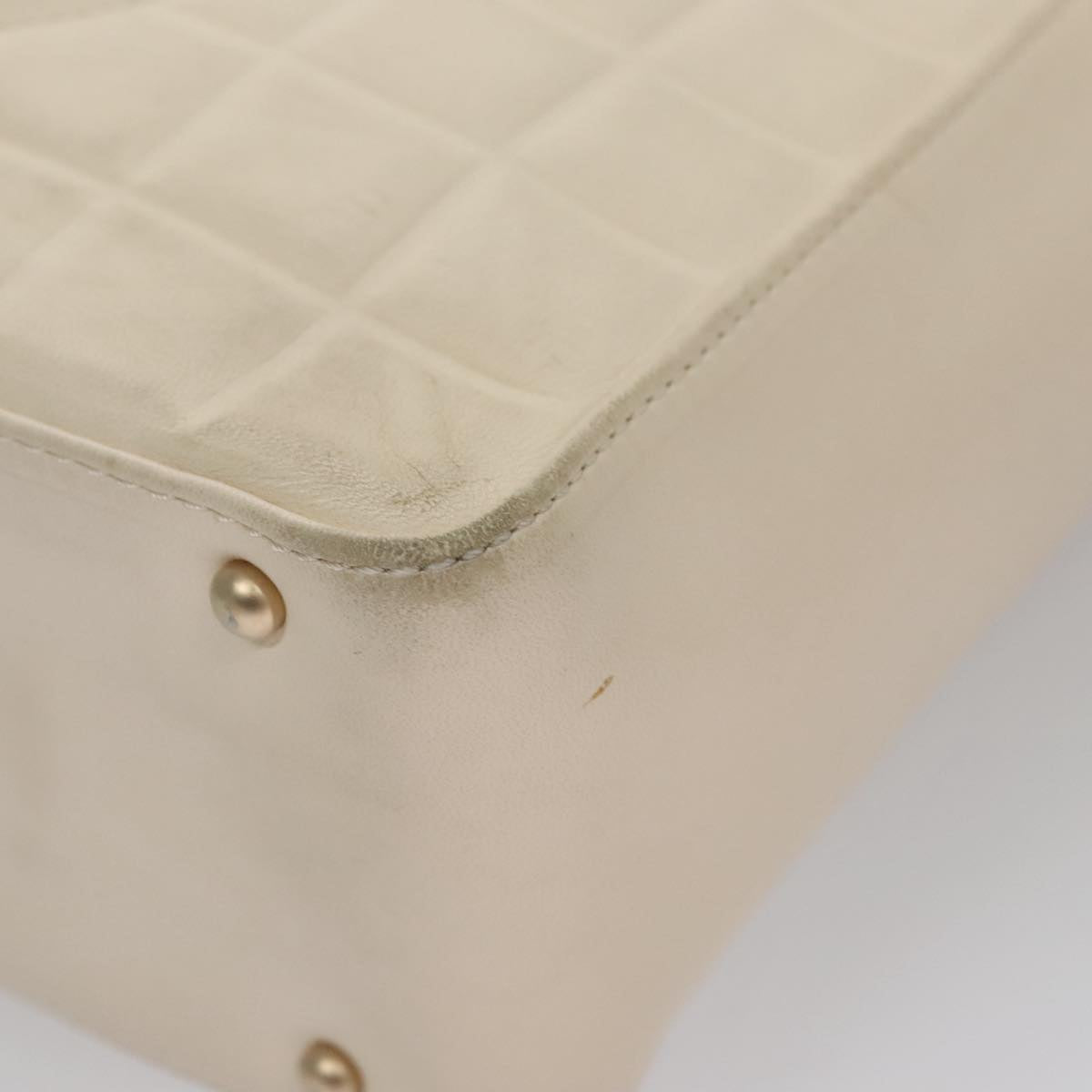 CHANEL Choco Bar Shoulder Bag Leather White CC Auth yk17128