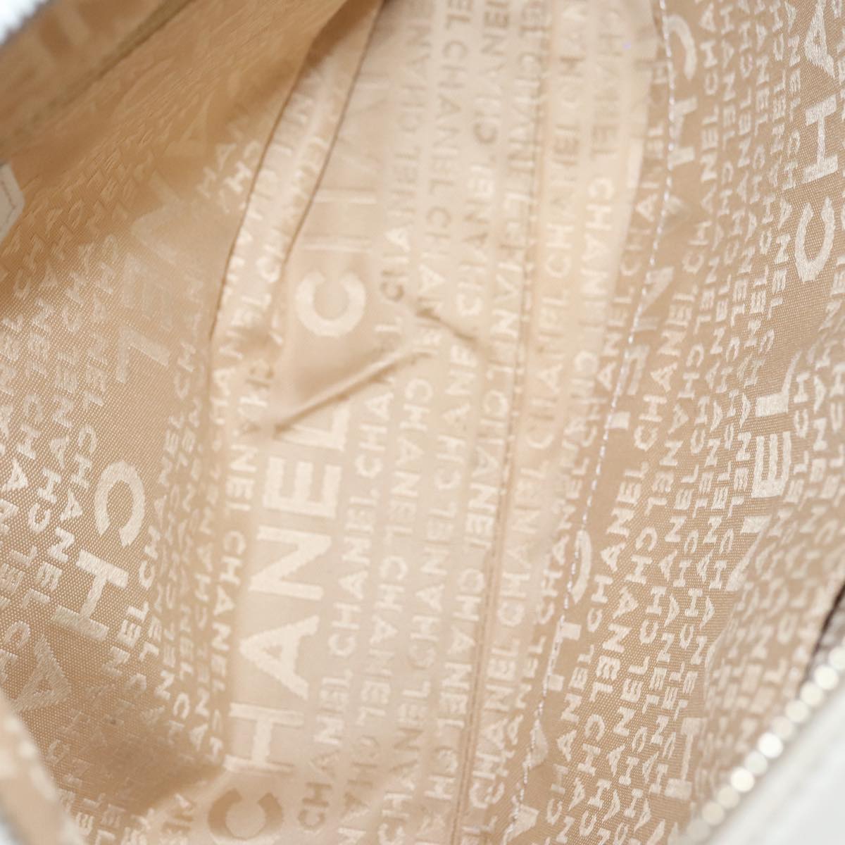 CHANEL Choco Bar Shoulder Bag Leather White CC Auth yk17128