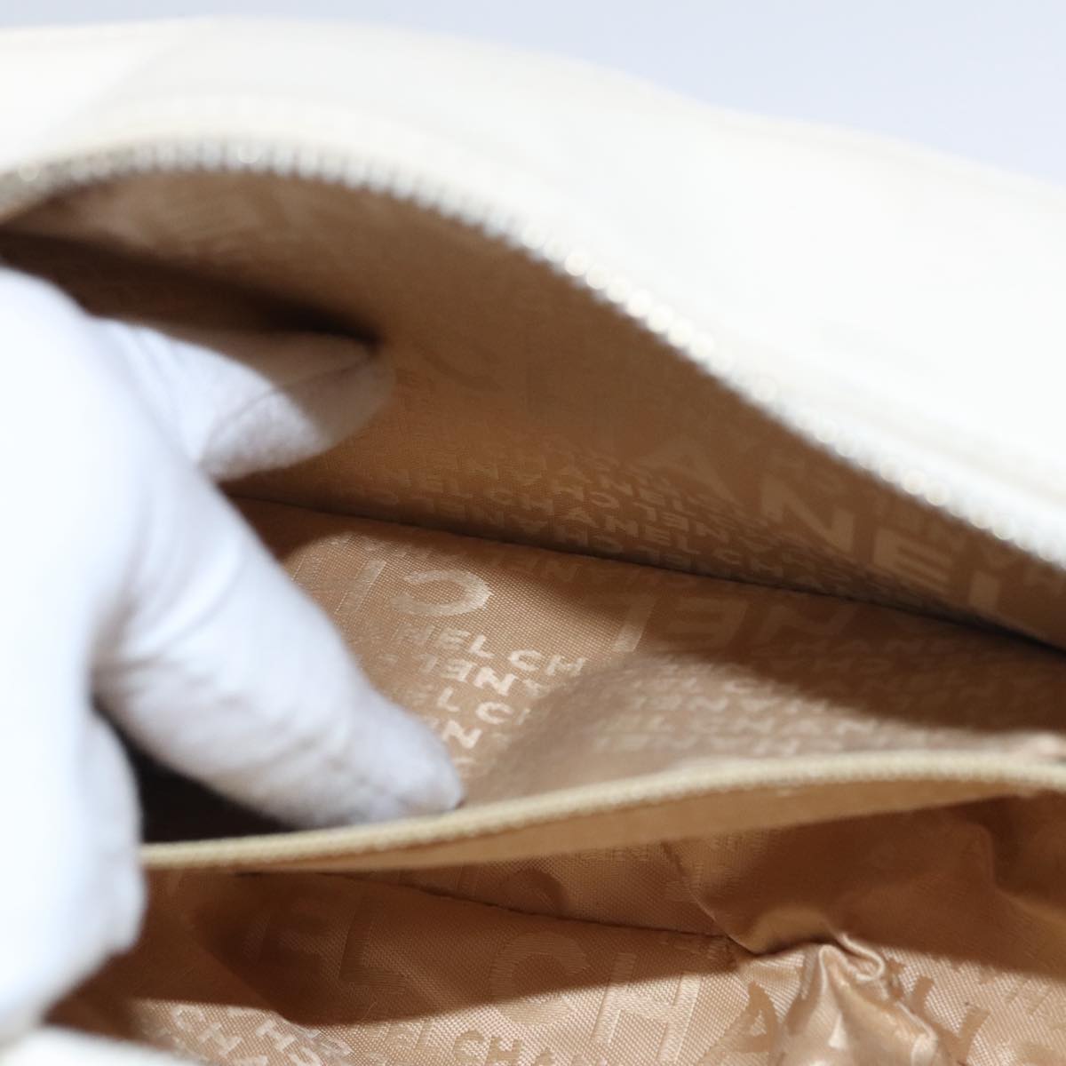 CHANEL Choco Bar Shoulder Bag Leather White CC Auth yk17128