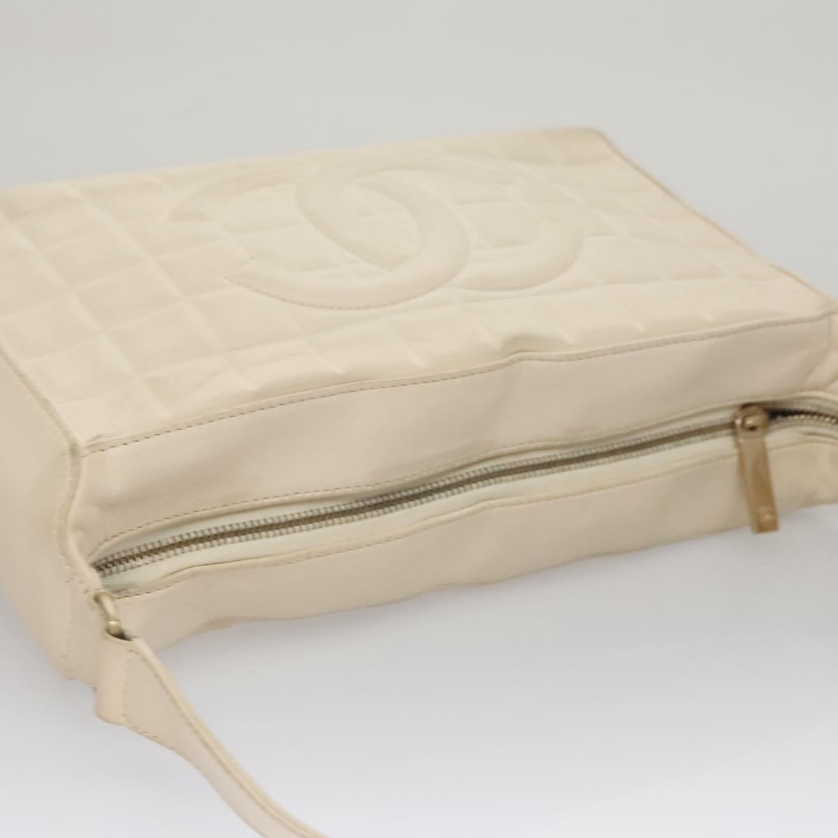 CHANEL Choco Bar Shoulder Bag Leather White CC Auth yk17128