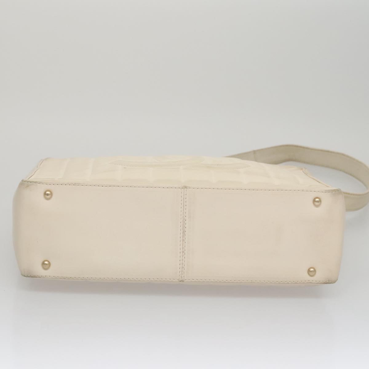 CHANEL Choco Bar Shoulder Bag Leather White CC Auth yk17128