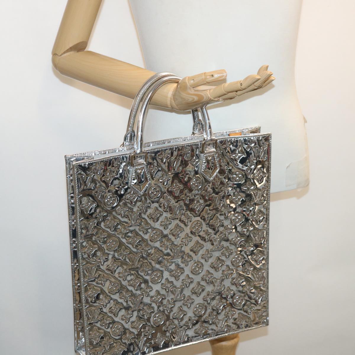 LOUIS VUITTON Monogram Miroir Sac Plat Hand Bag Silver M40269 LV Auth yk5783