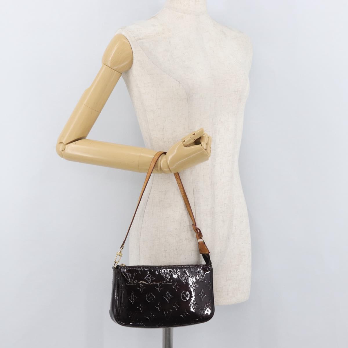 LOUIS VUITTON Vernis Pochette Accessoires Pouch Amarante M91576 LV Auth YKZ1011A