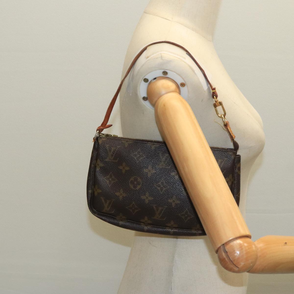 LOUIS VUITTON Monogram Pochette Accessoires Pouch M51980 LV Auth 100020